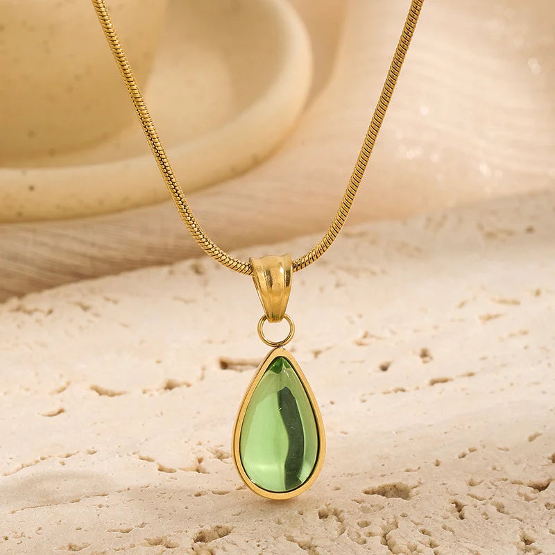Französische Retro-Halskette mit olivgrünen Wassertropfen-Anhänger für Damen, Edelstahl-Schlangenkette, tropfenförmiger Schlüsselbein-Anhänger, Geburtstagsschmuck