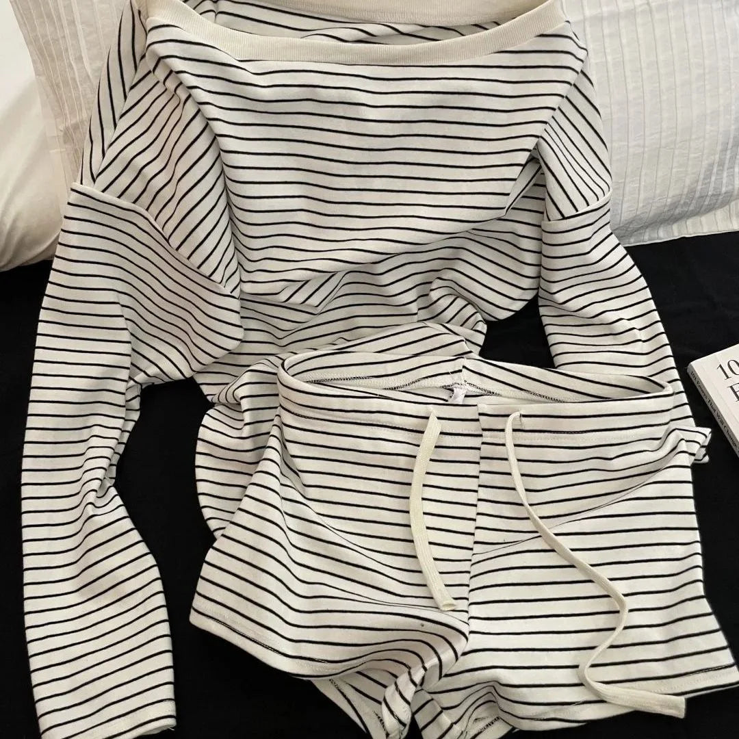 Frühling Herbst Neue Pyjama-Sets für Damen im Koreanischen Stil Lässige Langarm Off-Shoulder T-Shirts Gestreifte Shorts Haus- und Freizeitkleidung Set