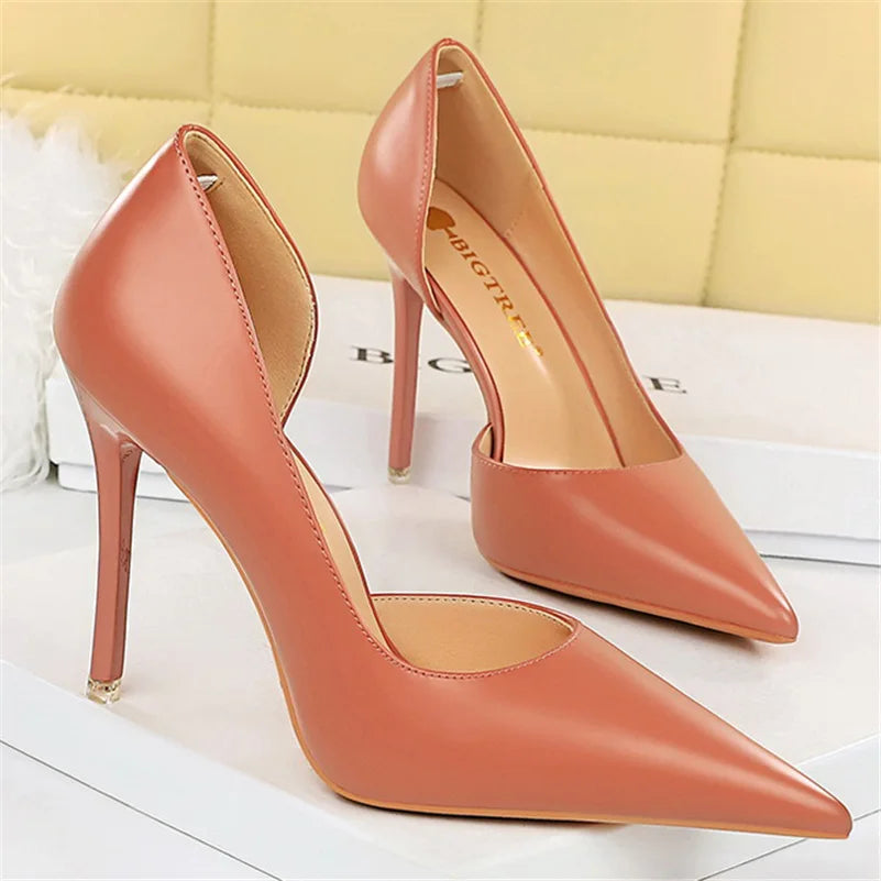 Neue Frauen 10,5 cm High Heels Pumps Hochzeit Braut Stiletto Sexy Retro Hohl Heels Dame Scarpins Büro Party Nude Weiße schuhe