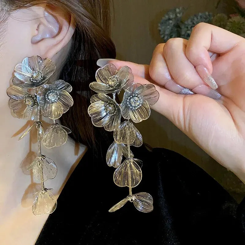 Vintage Goldfarbene Große Blumen-Ohrhänger für Damen Klassische Kristall-Metall Lange Ohrringe Statement Bohemian Ohrschmuck Geschenke K0