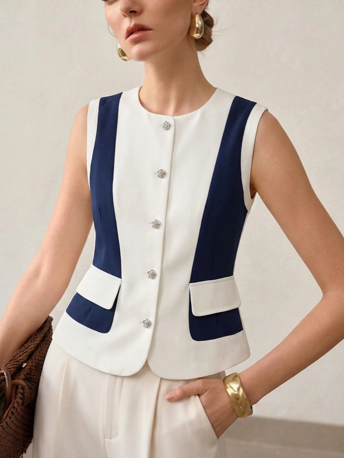 Elegante Damenweste im Color-Block-Design, schicke ärmellose Jacke im französischen Stil, marineblau & weiß, Knopfleiste mit Juwelenknöpfen, Vintage-Look