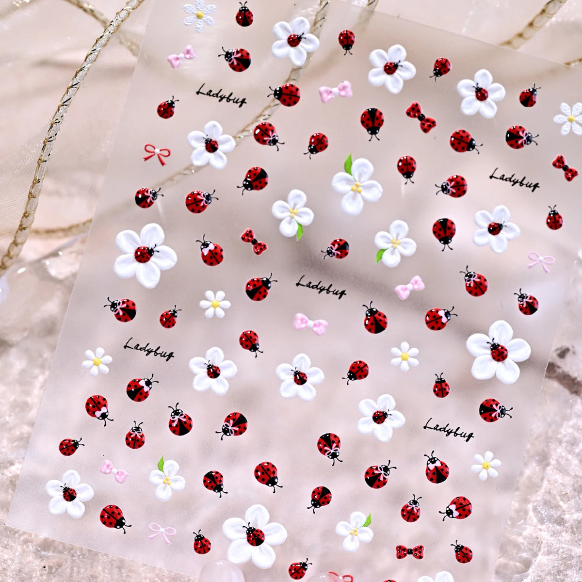 Neue 5D Süße Marienkäfer-Blumen-Nagelaufkleber Geprägte Kawaii Biene Gänseblümchen Kirschblüten Nagelsticker DIY Frühling Insekten Nagelkunst Deko