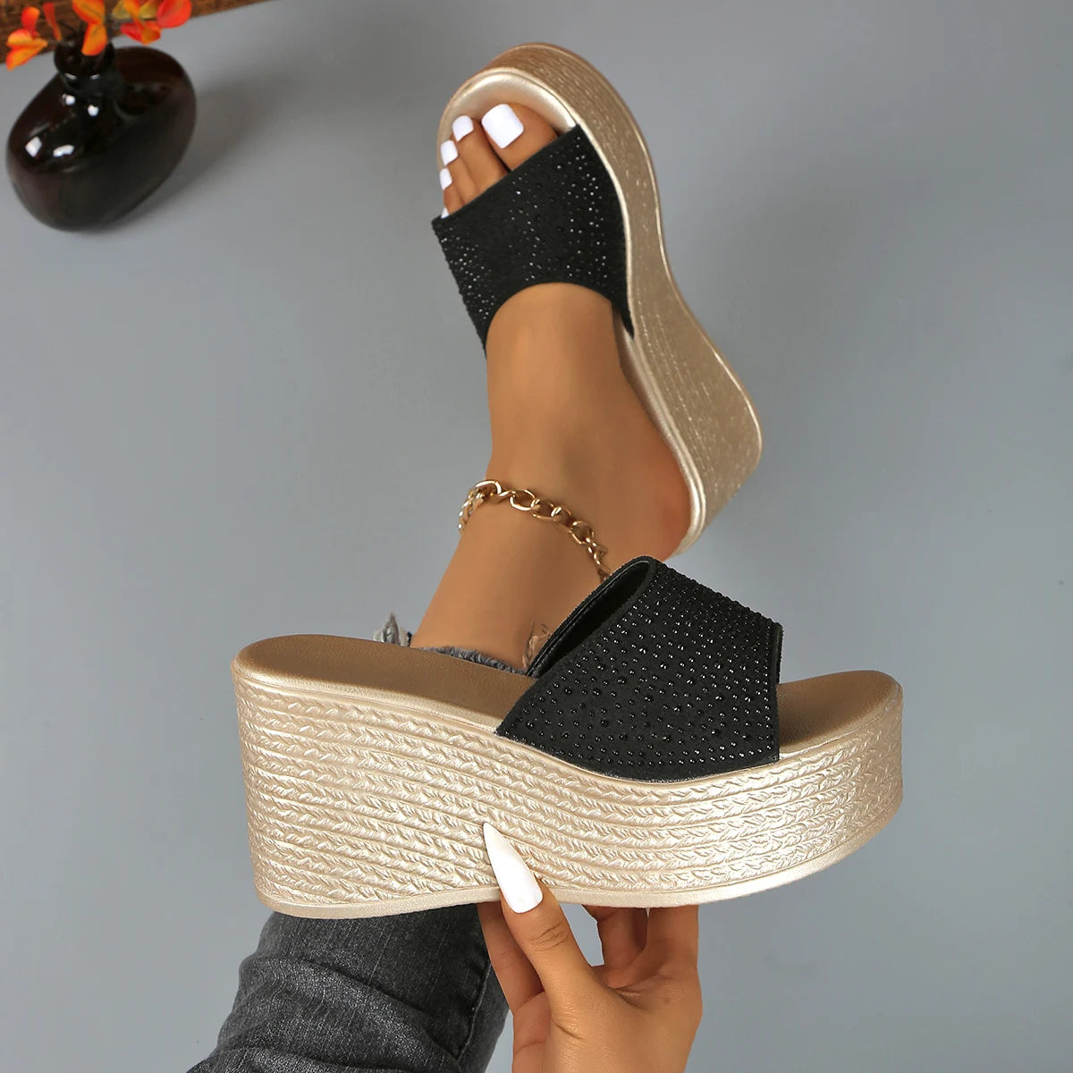 Damen Keilsandalen 2026 Neue Sommer Damen Slip-on Hochhackige Modische Damenschuhe Bequeme Blumen Outdoor Plateau-Sandalen