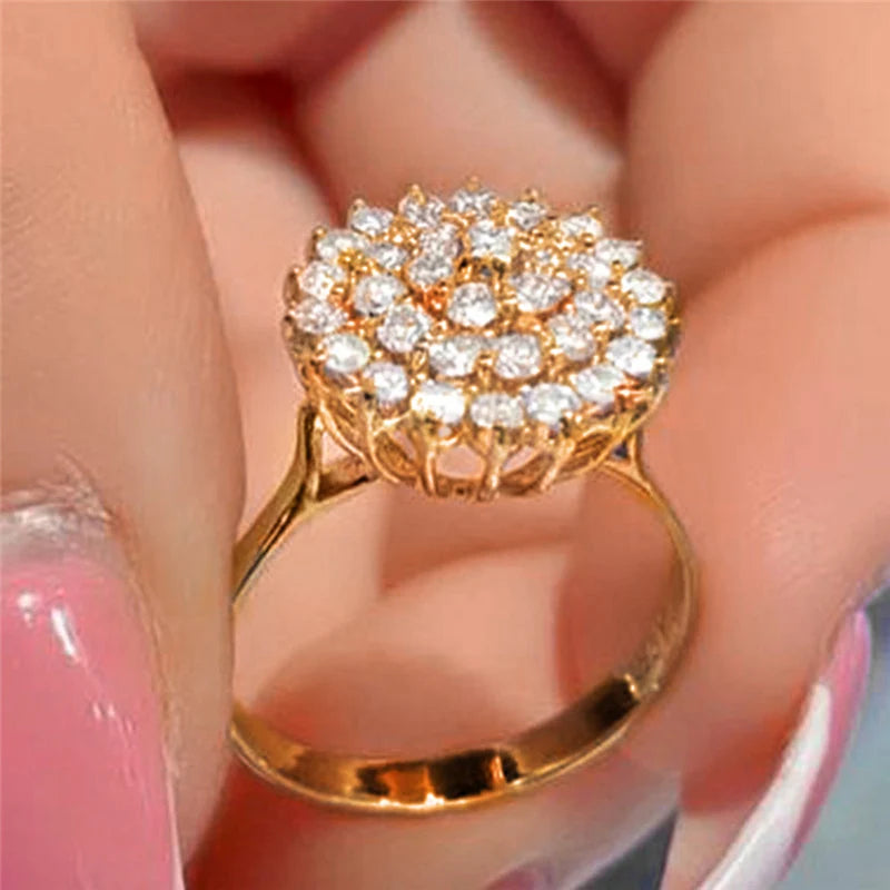 Huitan Luxus Blume Geformte Ringe für Frauen Voll Gepflastert CZ Bling Bling Hochzeit Zeremonie Party Dame Zubehör Neue Trendy Schmuck