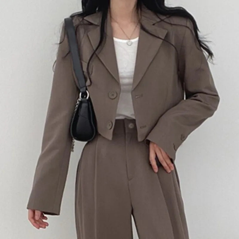 Anzug-Set für Damen: Blazer und Gerade Hose, Einreihig mit Umlegekragen, Büro-Outfit
