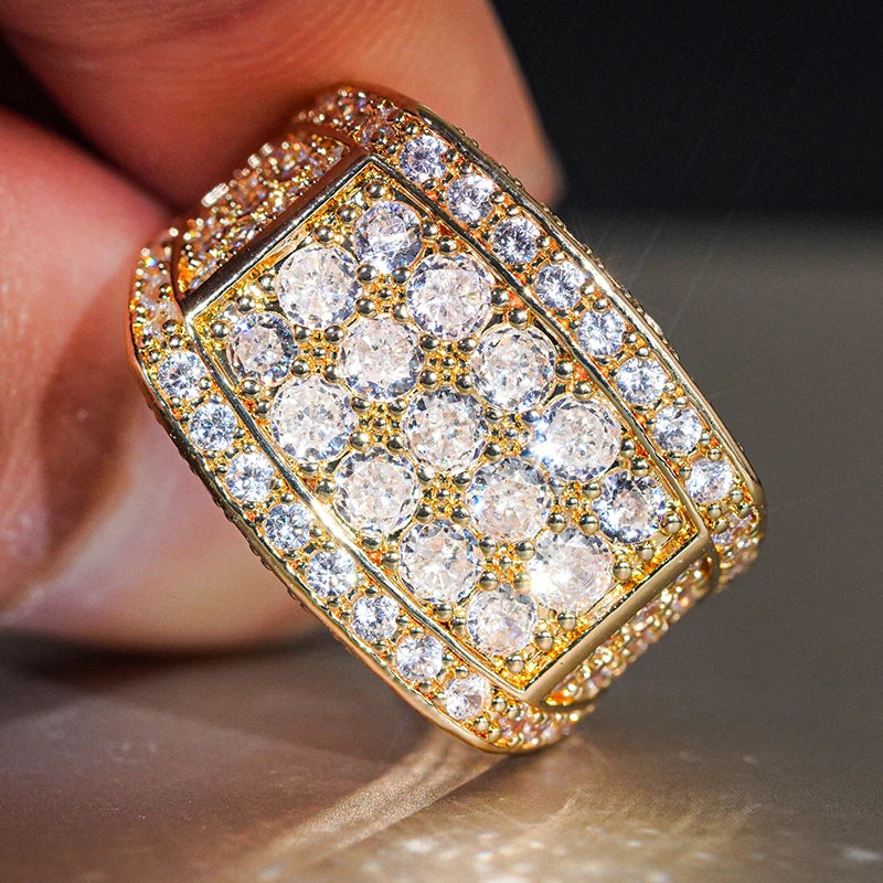 Huitan Trendy Luxus Breite Fingerringe für Frauen Swanking Attraktive Gold Farbe Party Schmuck Brillante Zirkonia Zubehör