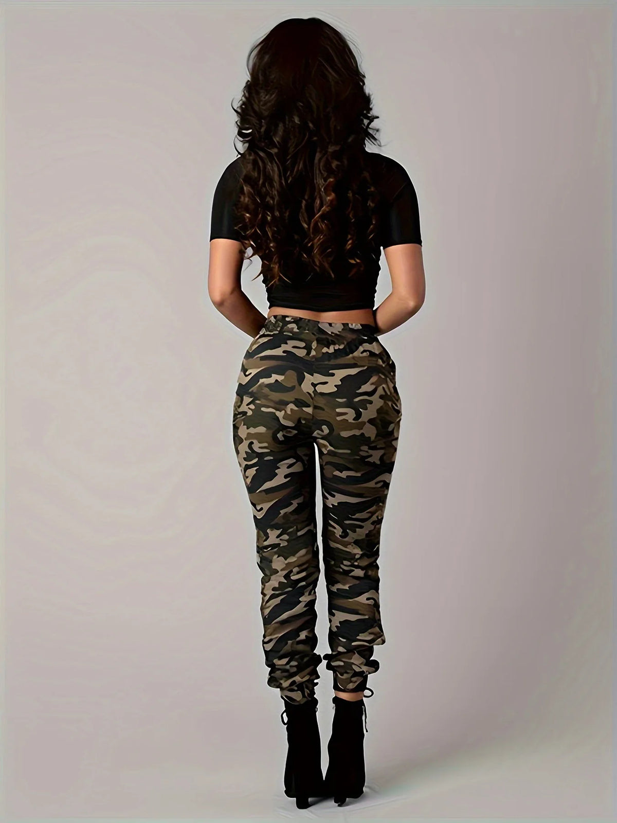 Damen 2026 Lässige Camouflage-Cargohose mit Pattentaschen Gerade Geschnittene Hose für Frühling & Sommer