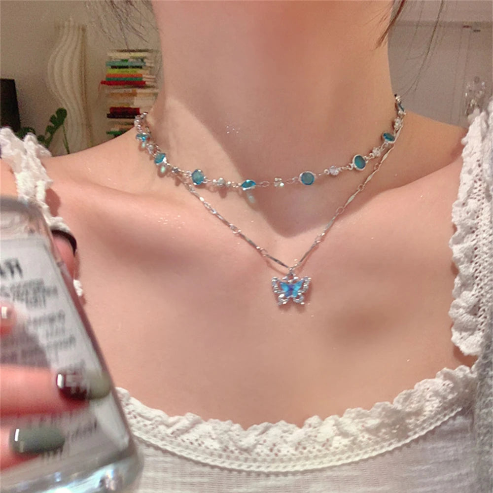 Neue Modische Filigrane Zirkon-Funkelnde Anhänger Romantische Blaue Kristall-Schmetterling-Halskette für Frauen Zweischichtige Choker-Kette
