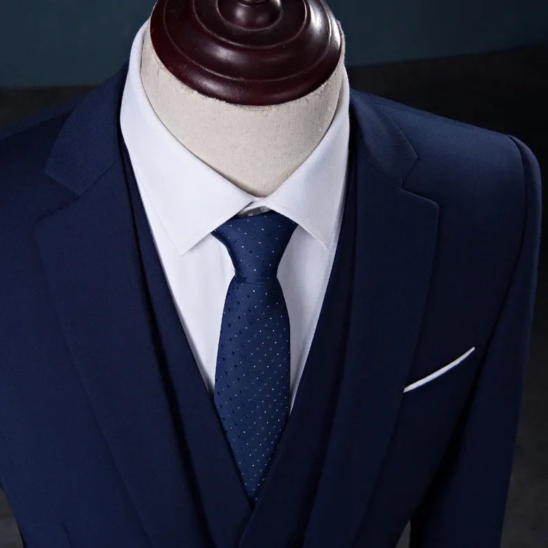 Slim Fit Dreiteiliges Herren-Hochzeitsanzug-Set Heißer Verkauf der Saison Neuer Stil Trauzeugen Kleiner Anzug Casual Business Formelle Kleidung M