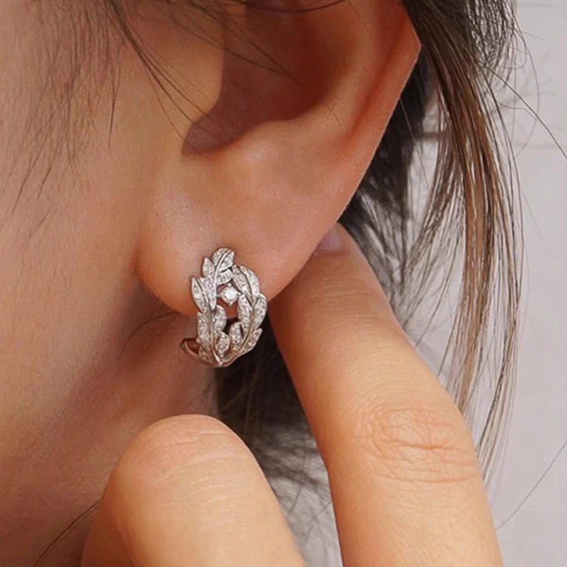 Huitan Silber Farbe Blatt Creolen für Frauen Neu Gestaltete Exquisite Ohr Zubehör Silber Farbe Hochzeit Trendy Schmuck