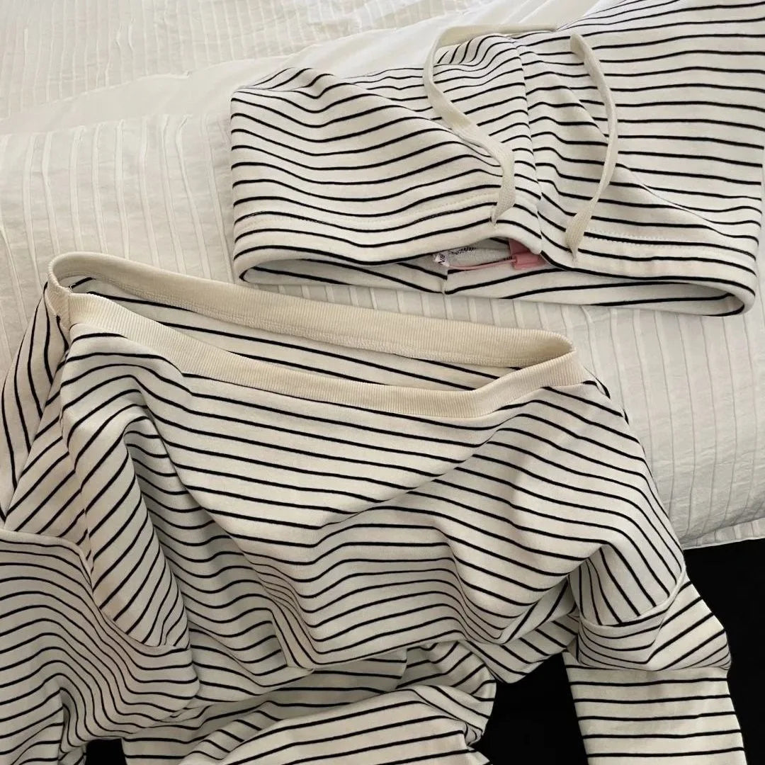 Frühling Herbst Neue Pyjama-Sets für Damen im Koreanischen Stil Lässige Langarm Off-Shoulder T-Shirts Gestreifte Shorts Haus- und Freizeitkleidung Set