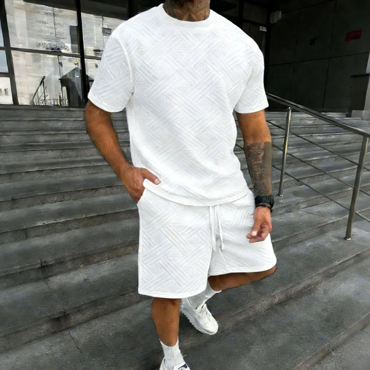Herren Freizeit-Set mit Rundhals-T-Shirt und Shorts für Outdoor-Aktivitäten, Zweiteiliges Set für Frühling und Sommer, Einfarbig mit Blumenstickerei