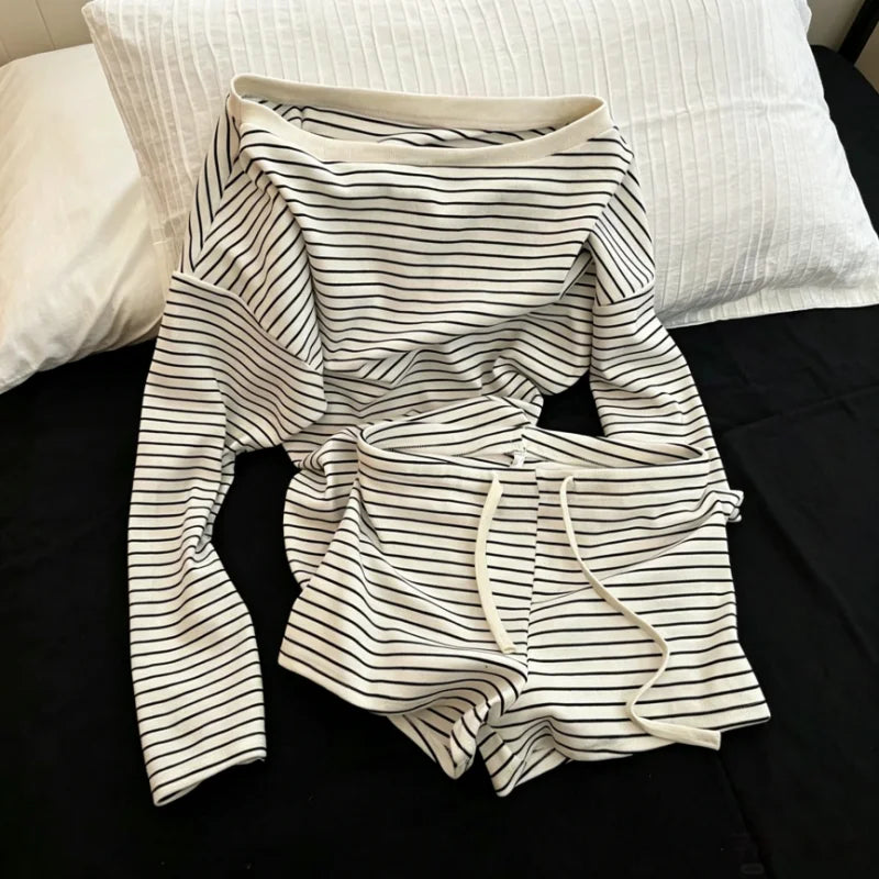 Frühling Herbst Neue Pyjama-Sets für Damen im Koreanischen Stil Lässige Langarm Off-Shoulder T-Shirts Gestreifte Shorts Haus- und Freizeitkleidung Set