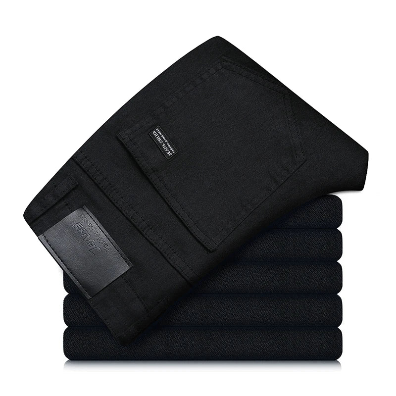 Herren-Jeans in reinem Schwarz, koreanische Version, trendige gerade Passform, bequeme und elastische klassische Business-Jeans für Männer.