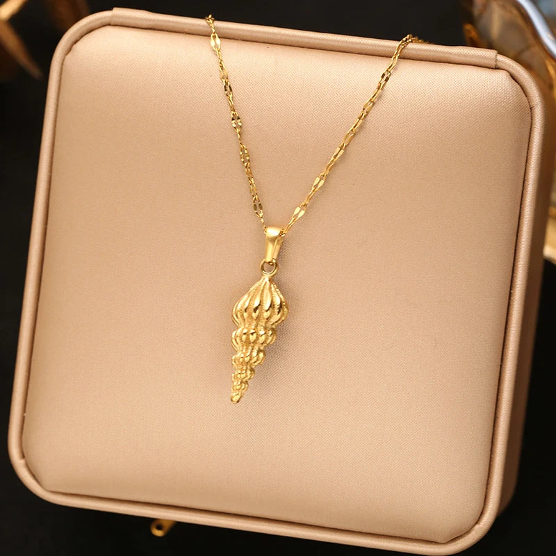 EILIECK 316L Edelstahl Goldfarbene Blumen-Anhänger-Halskette für Frauen, trendige Halskette, wasserdicht, Urlaubsschmuck, Geschenk