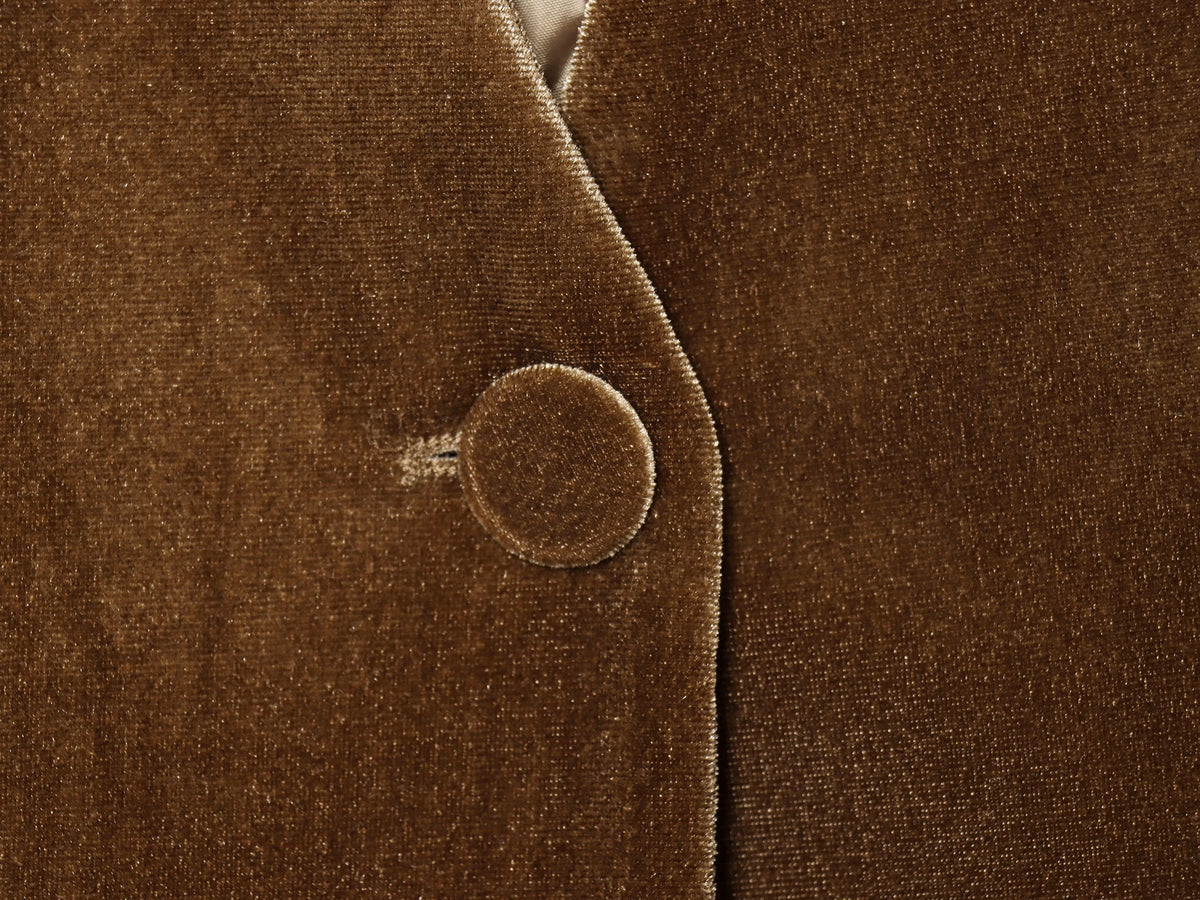 ETJ Damen-Frühlingskollektion. Stilvolle Pendler-Anzugjacke aus Samt mit V-Ausschnitt und passende lockere Anzughose