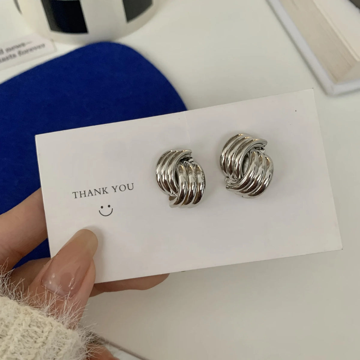 Mode Glänzende Drei-Schicht Strukturierte Kreuzung Knoten Ohrringe für Frauen Gold Farbe Kupfer Legierung Ohrring Vintage-Schmuck Geschenke