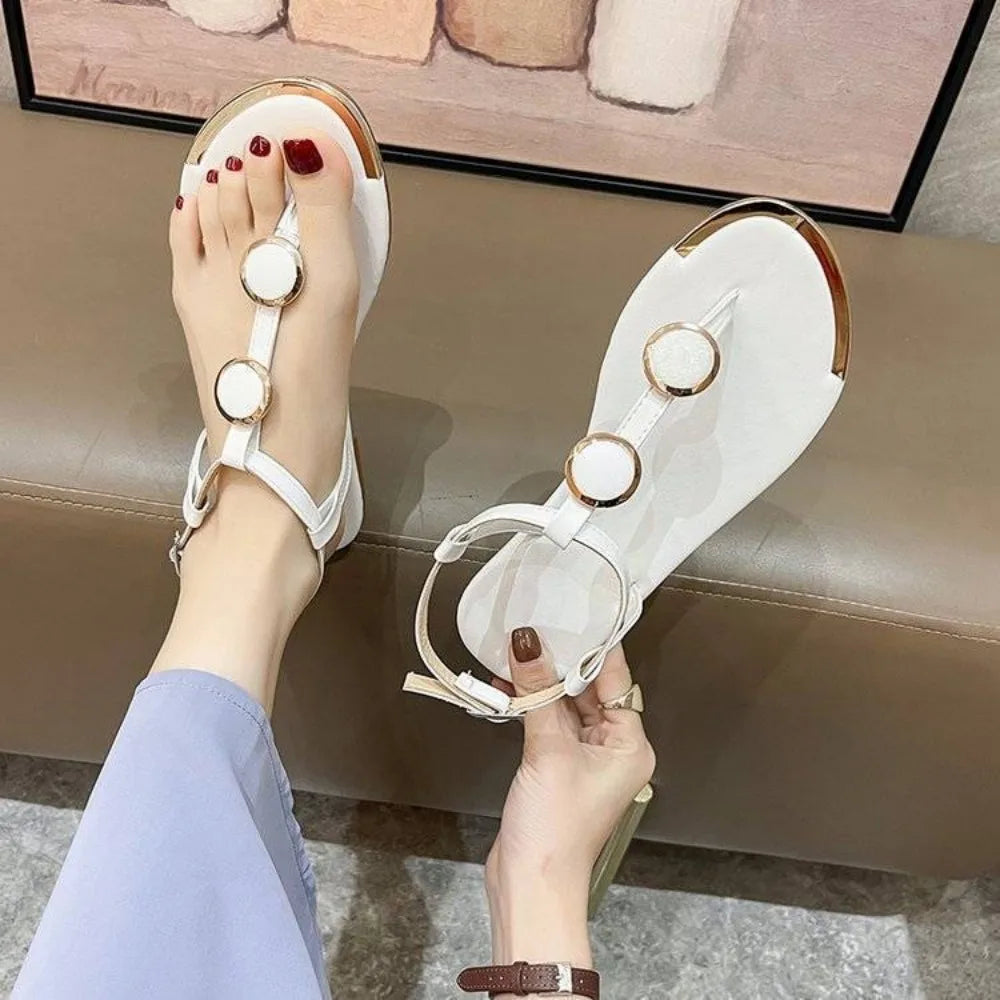 Lässige flache Flip-Flop-Sandalen mit Metallbesatz für Damen, Sommer-Strandschuhe, große Größen, Outdoor-Urlaubsschuhe, bequeme modische Damenschuhe